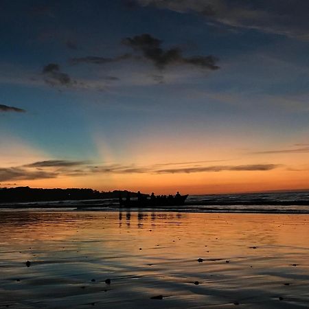 The Coast Beachfront Hotel Tamarindo Kültér fotó