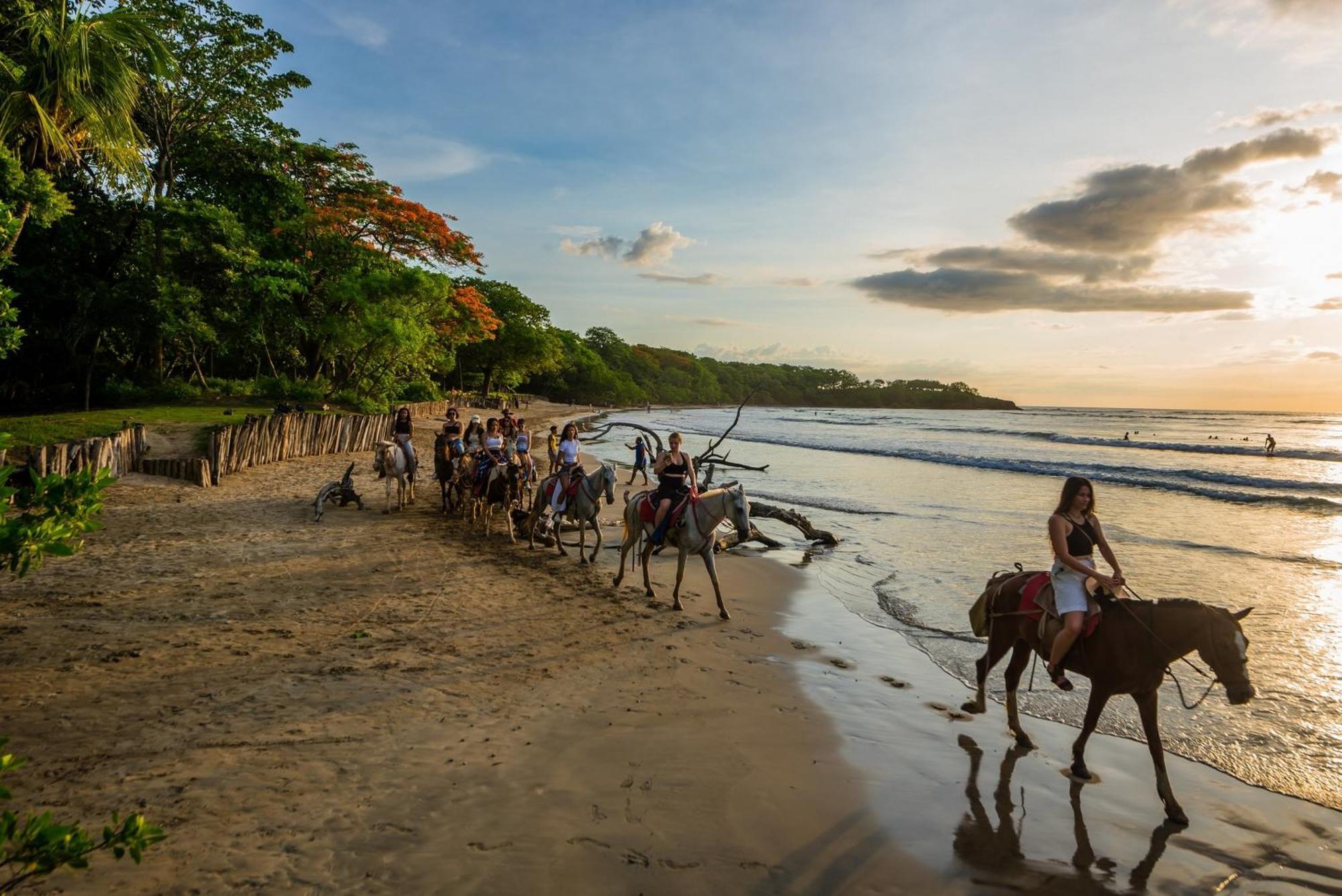 The Coast Beachfront Hotel Tamarindo Kültér fotó