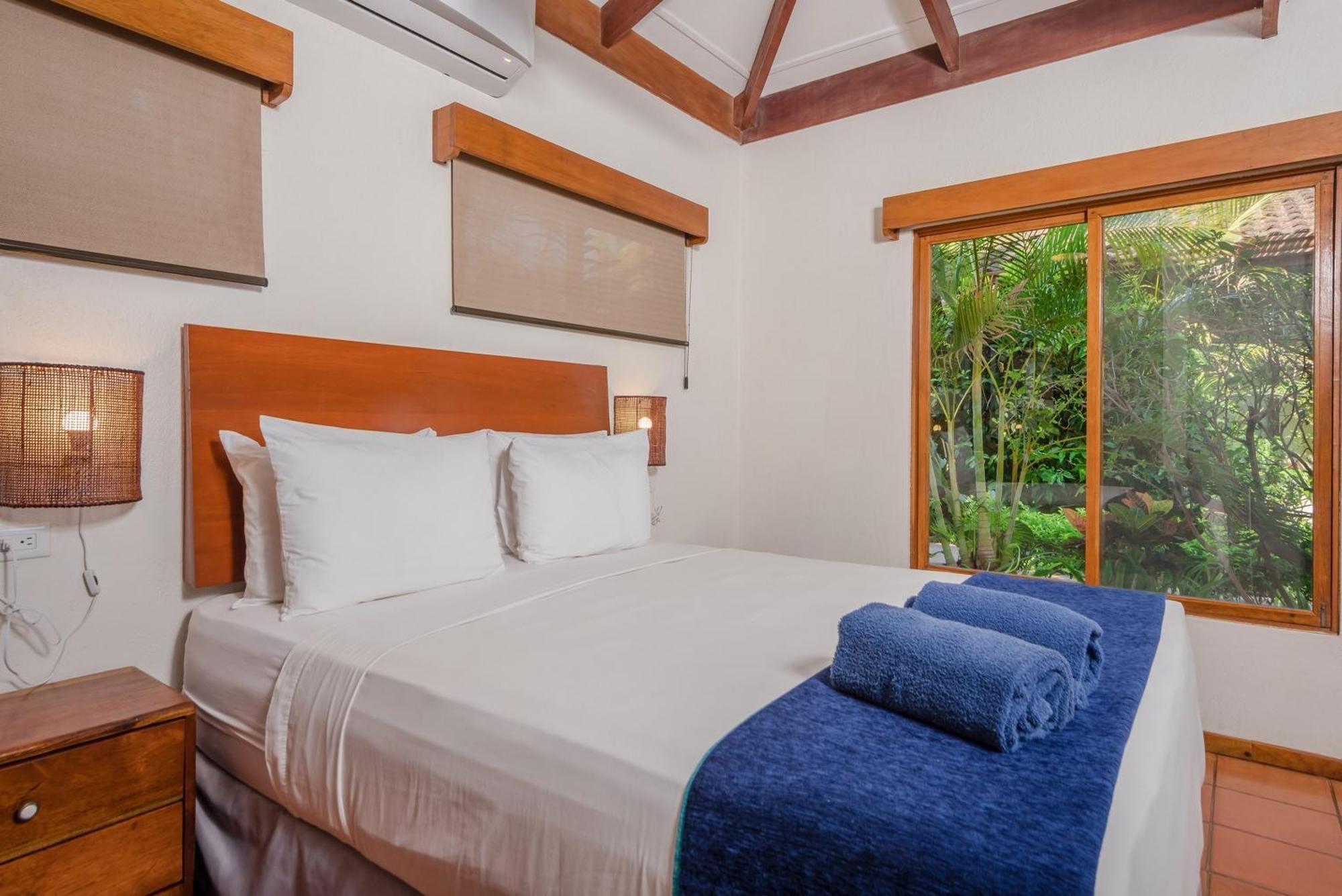 The Coast Beachfront Hotel Tamarindo Szoba fotó
